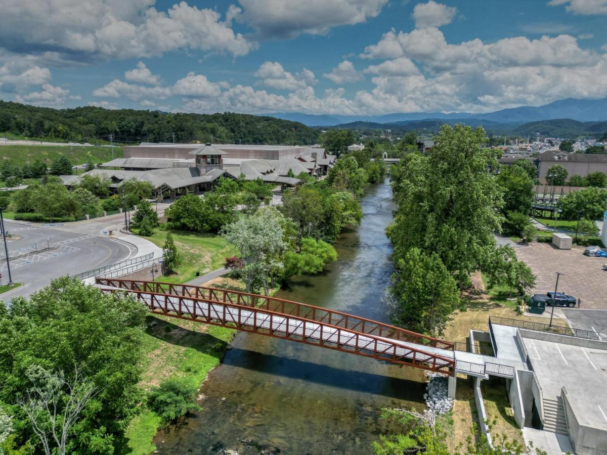 Holiday Inn & Suites Pigeon Forge Convention Center, An Ihg Hotel Exterior photo