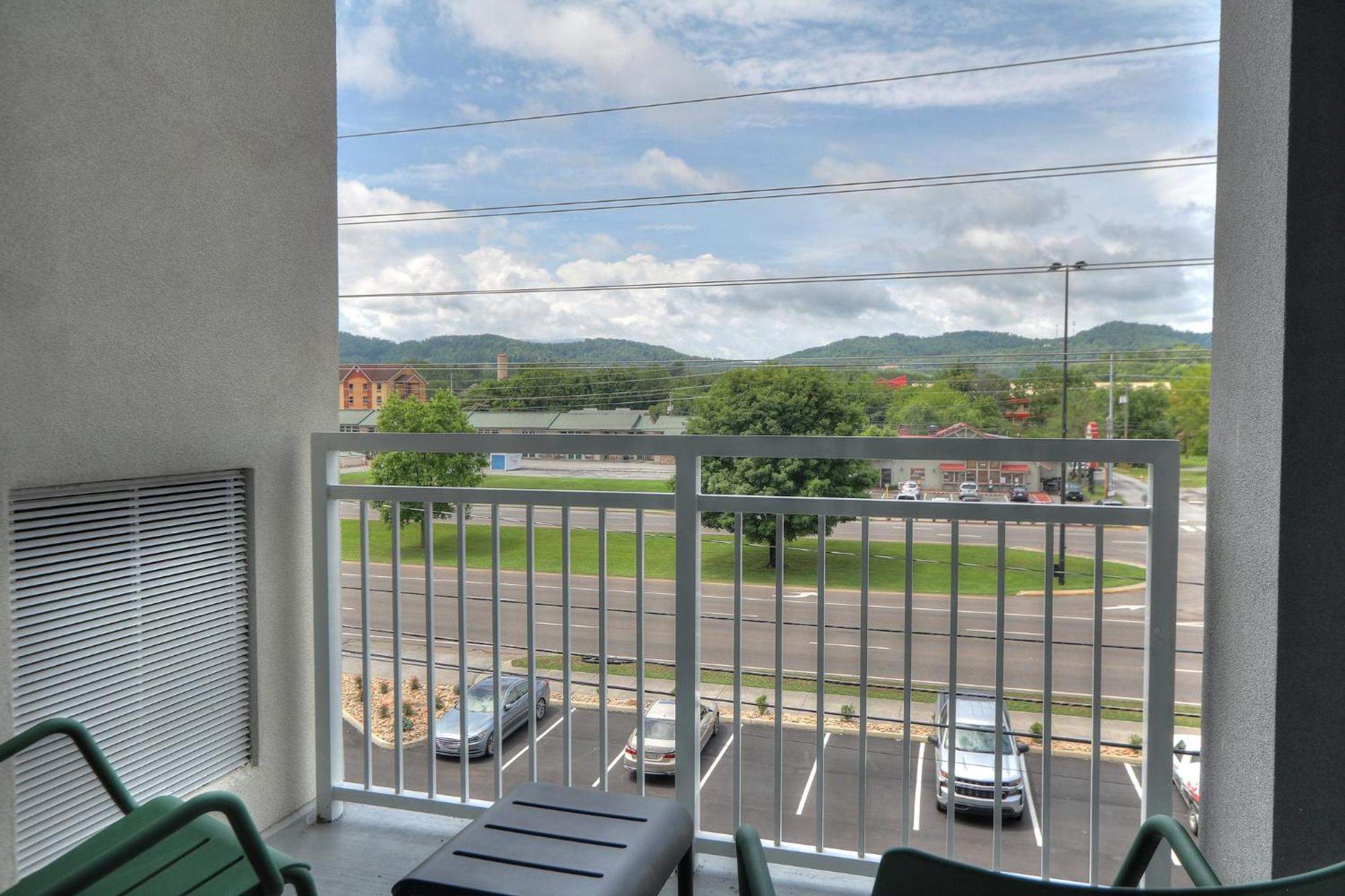 Holiday Inn & Suites Pigeon Forge Convention Center, An Ihg Hotel Exterior photo